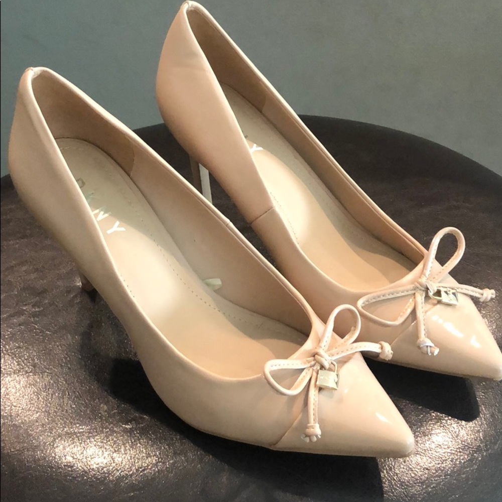 DKNY Nude heels. New condition